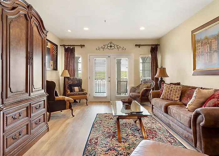 Lake Travis Stunning Waterfront, Sunset & Pool Views, Pet Friendly, Boat Ramp, Lago Vista, Texas
